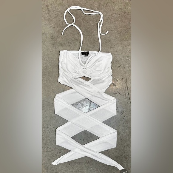 Balboa Halter Top with Wrap Around Waist Style and Cut Out Design - Size… - Picture 3 of 7